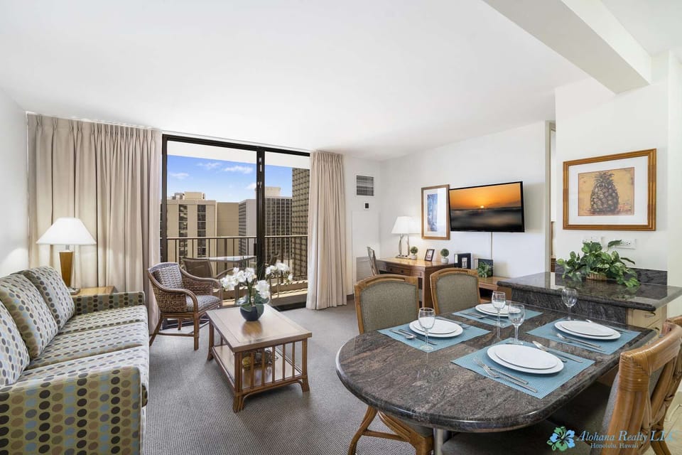 Living Room / Dining
