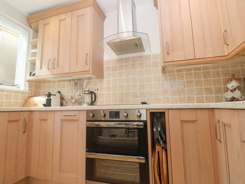 Dishwasher, cookware/dishes/utensils