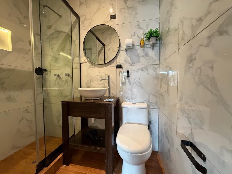 Comfort Room, City View | Bathroom | Bathtub
