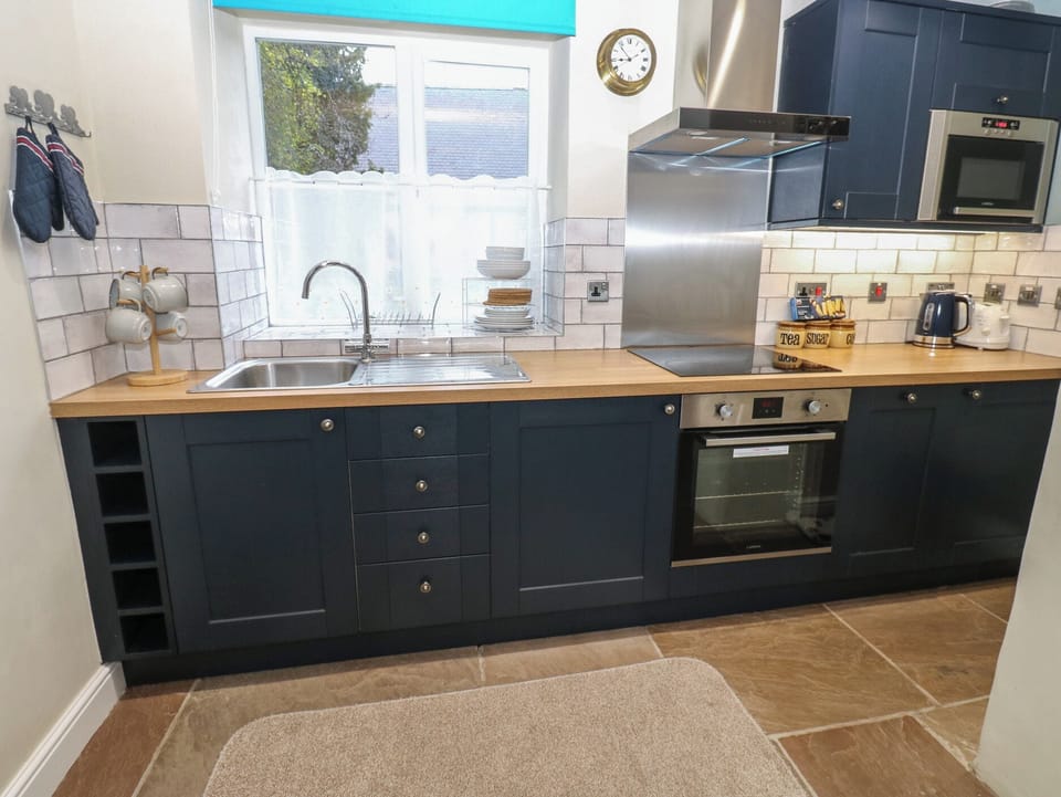 Fridge, microwave, dishwasher, toaster