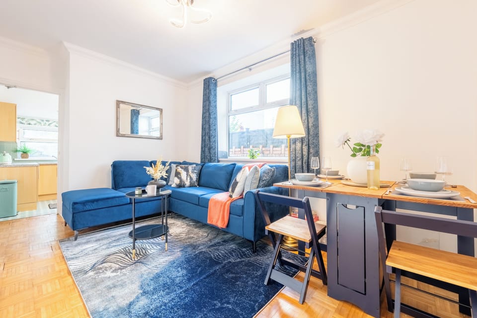 Apartment | Living area | Flat-screen TV