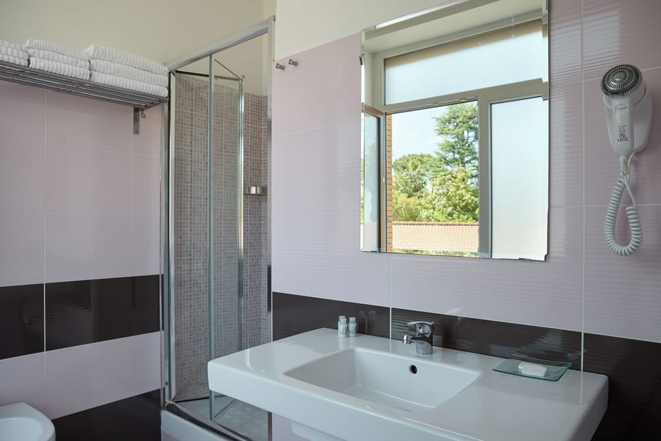 Superior Triple Room | In-room safe, desk, laptop workspace, soundproofing