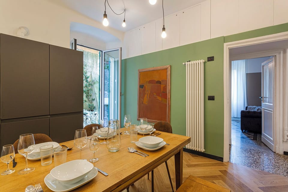 Apartment, 2 Bedrooms | Dining room