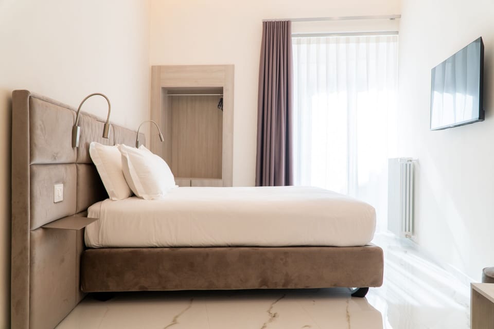 Traditional Double or Twin Room, Ensuite (Busa) | In-room safe, blackout drapes, soundproofing, WiFi (free)