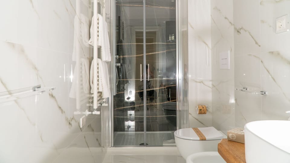 Suite, Ensuite (Costanza di Francia) | Bathroom | Slippers, bidet