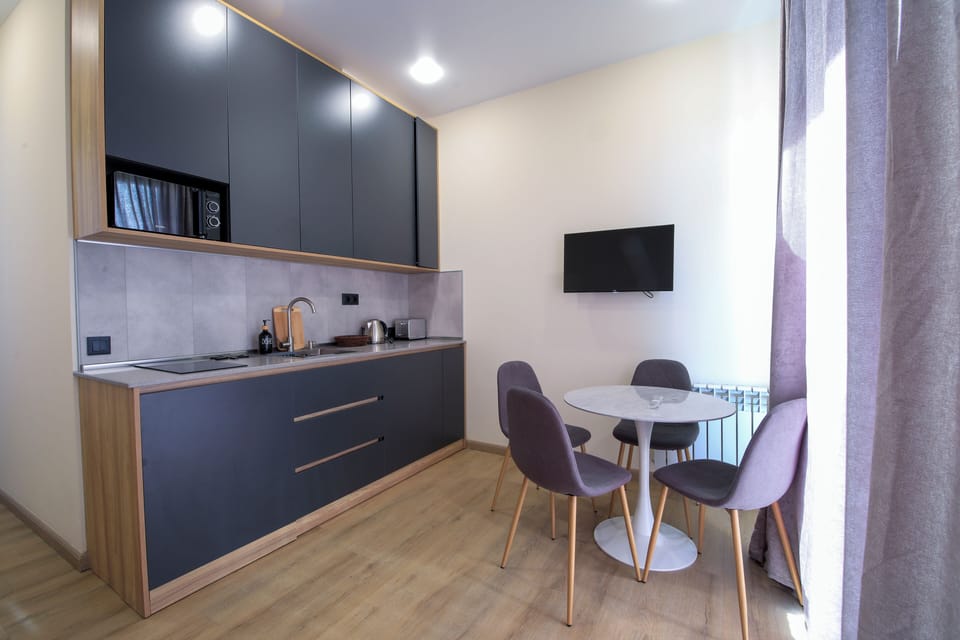 Comfort Apartment, Balcony, Mountain View | Private kitchen | Mini-fridge, microwave, highchair, cookware/dishes/utensils