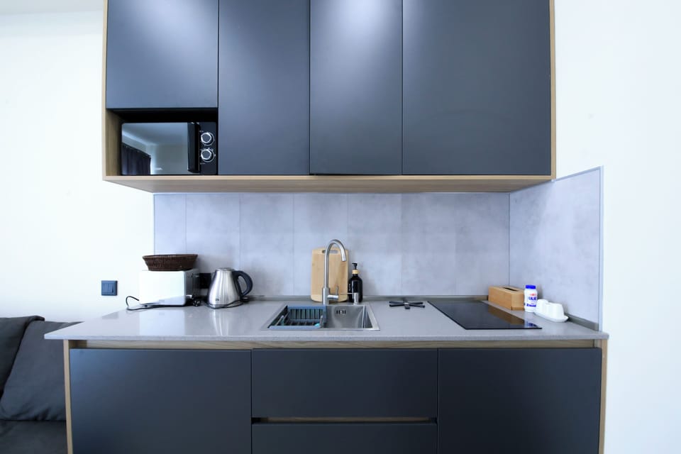 Comfort Apartment, Balcony, Mountain View | Private kitchen | Mini-fridge, microwave, highchair, cookware/dishes/utensils