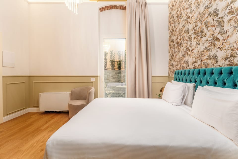Standard Double Room | Minibar, in-room safe, desk, laptop workspace
