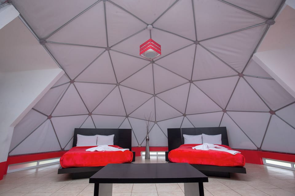 Glamping | WiFi (free), bed sheets