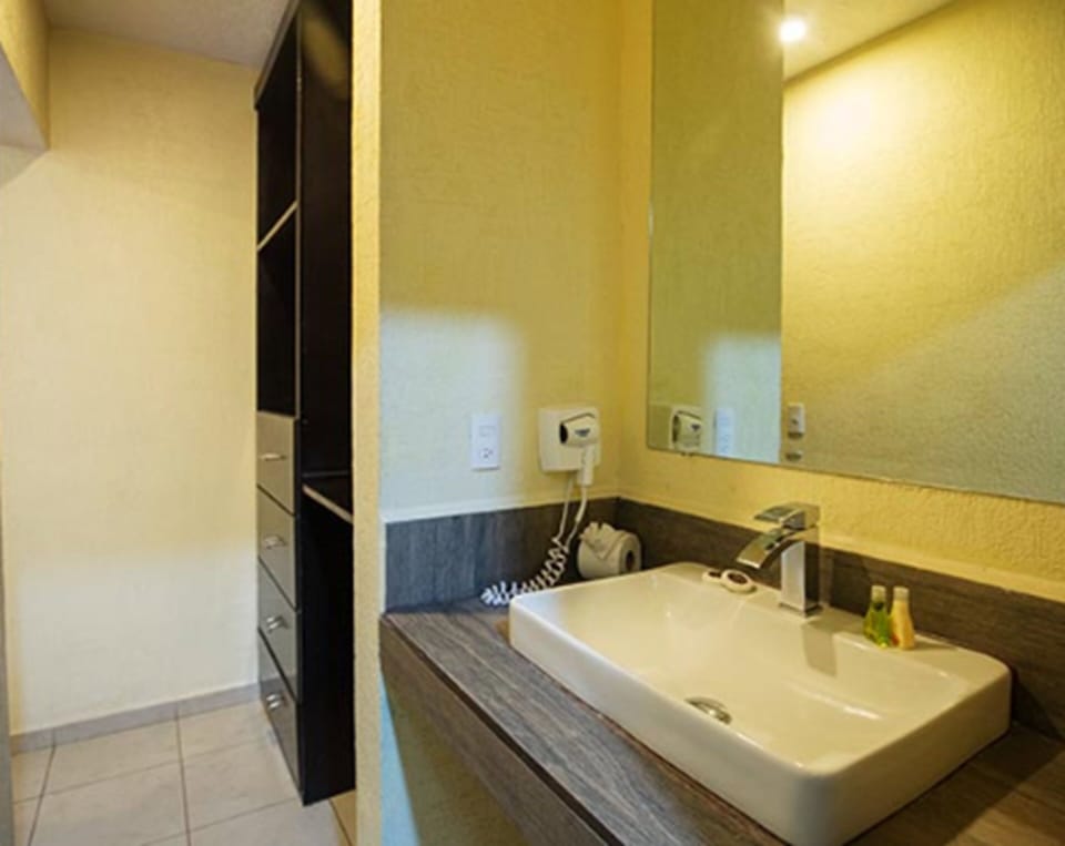 Estandar | Bathroom sink