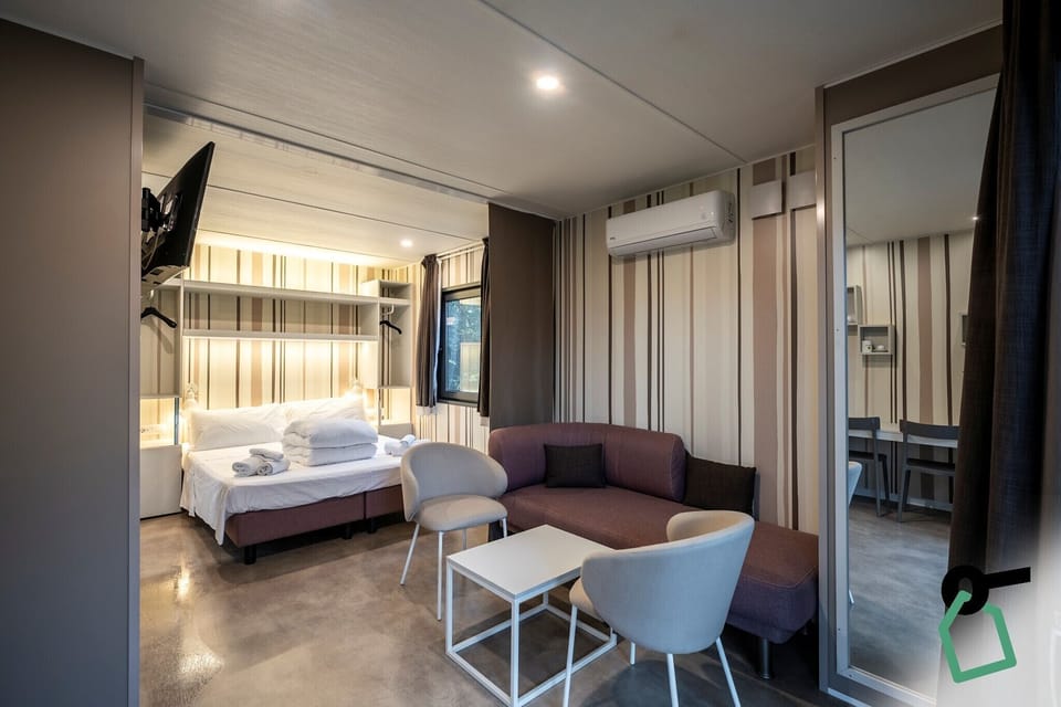 Executive Mobile Home | Minibar, bed sheets