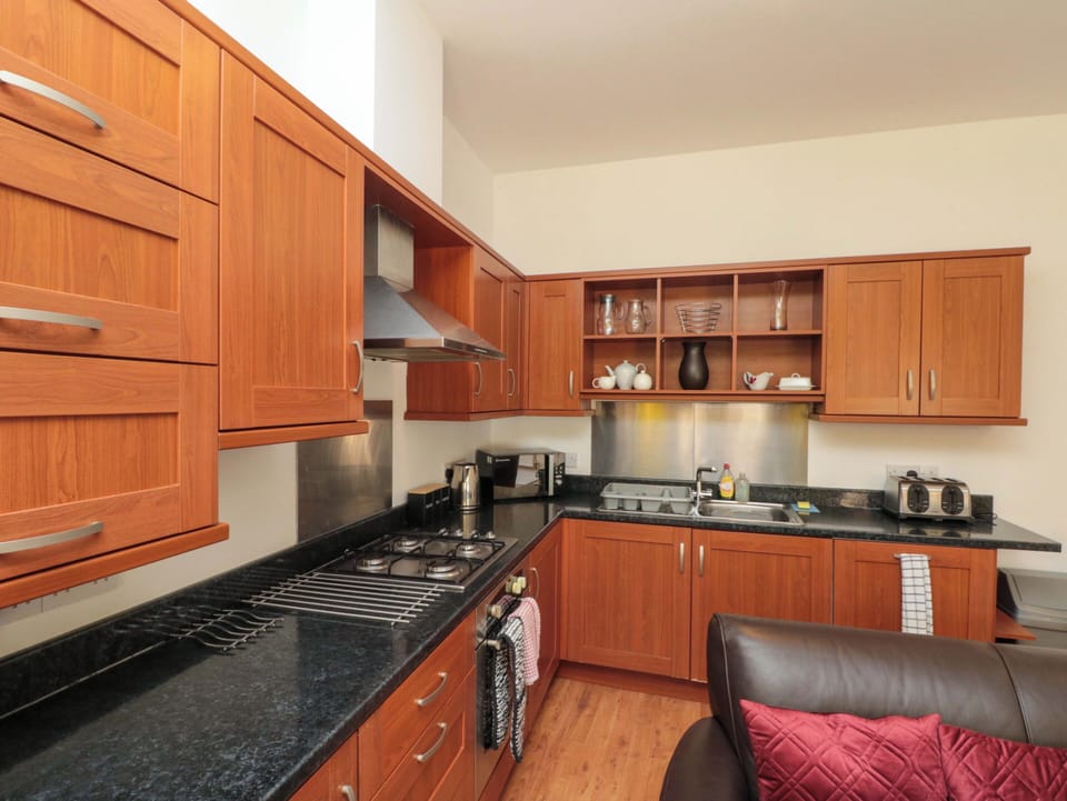 Cottage | Private kitchen | Cookware/dishes/utensils