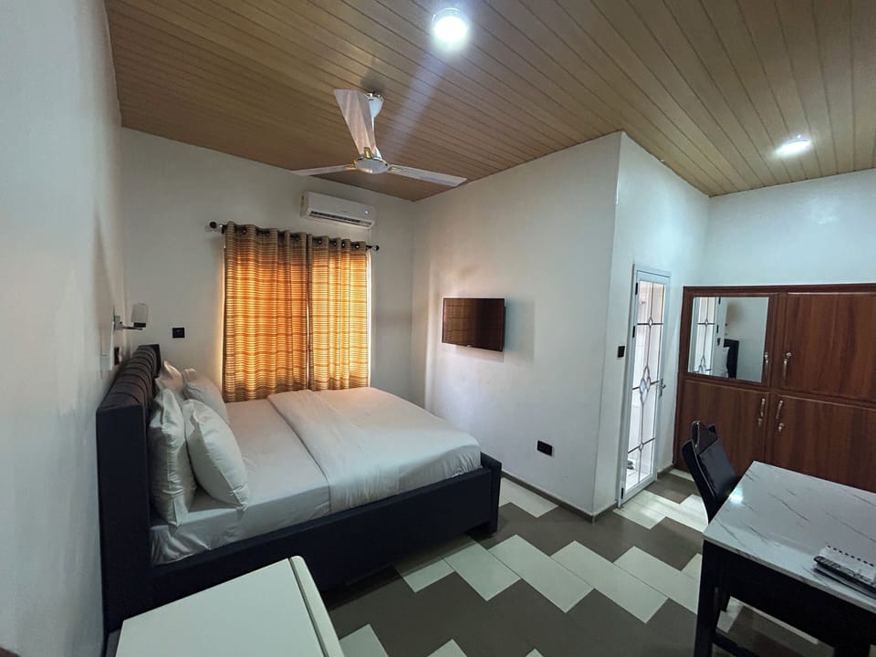 Standard Room | Iron/ironing board, WiFi (free)