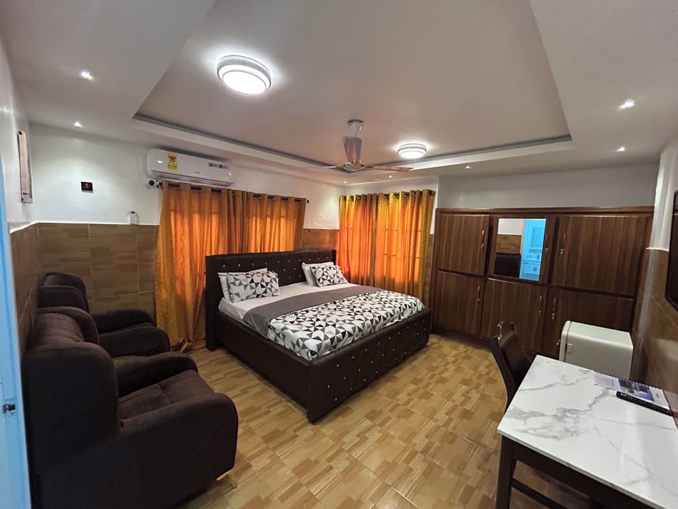 Iron/ironing board, WiFi (free)
