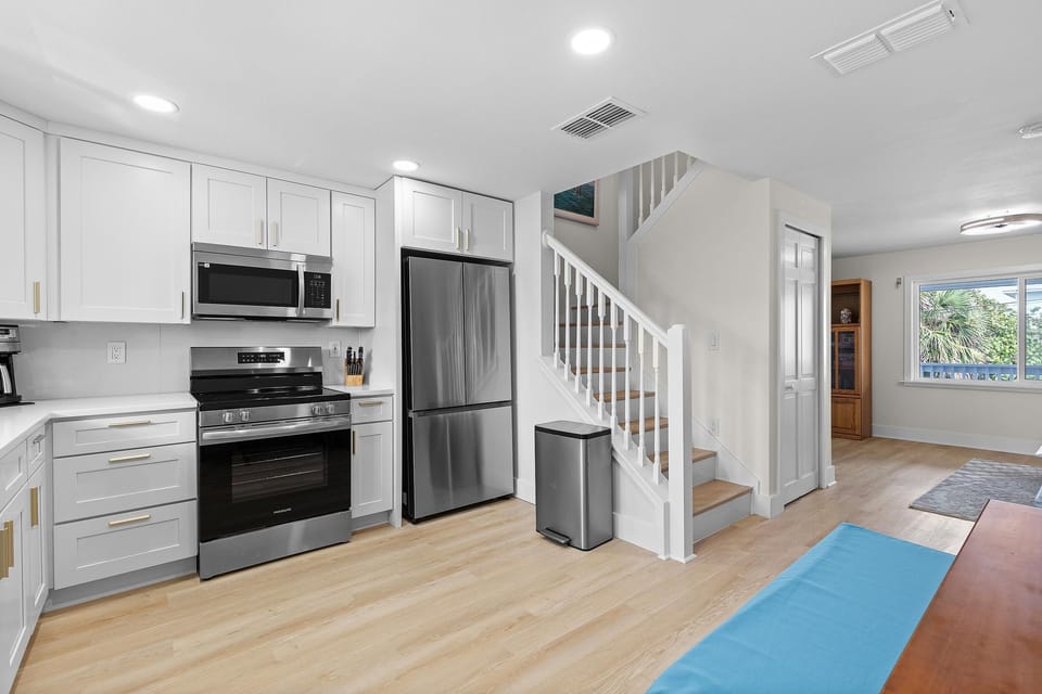 House, 1 King Bed with Sofa bed (Villa Bleu 3) | Private kitchen | Oven, toaster