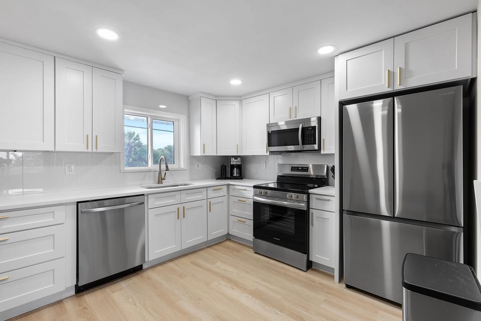 House, 1 King Bed with Sofa bed (Villa Bleu 3) | Private kitchen | Oven, toaster