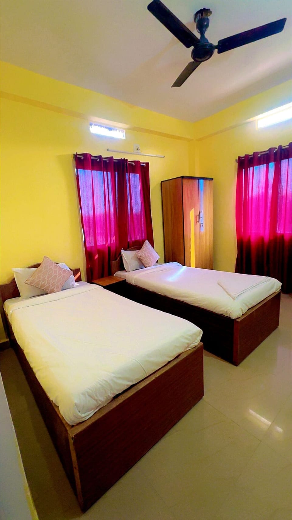 Standard Room Twin Bed | Iron/ironing board, WiFi (free)