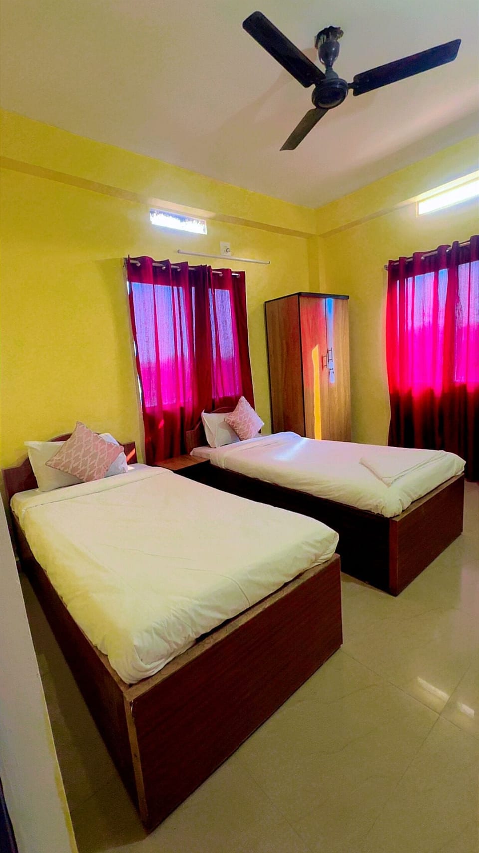 Standard Room Twin Bed | Iron/ironing board, WiFi (free)