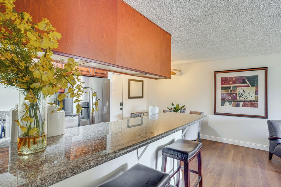 Breakfast Bar | Dining Table | Dishware/Flatware
