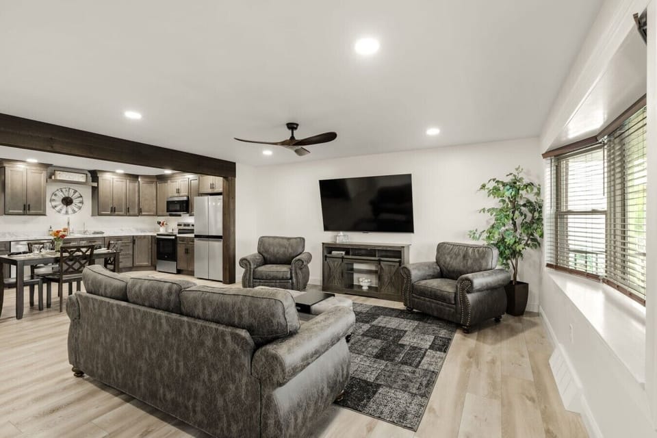 [Main Living Room] 75` Smart TV