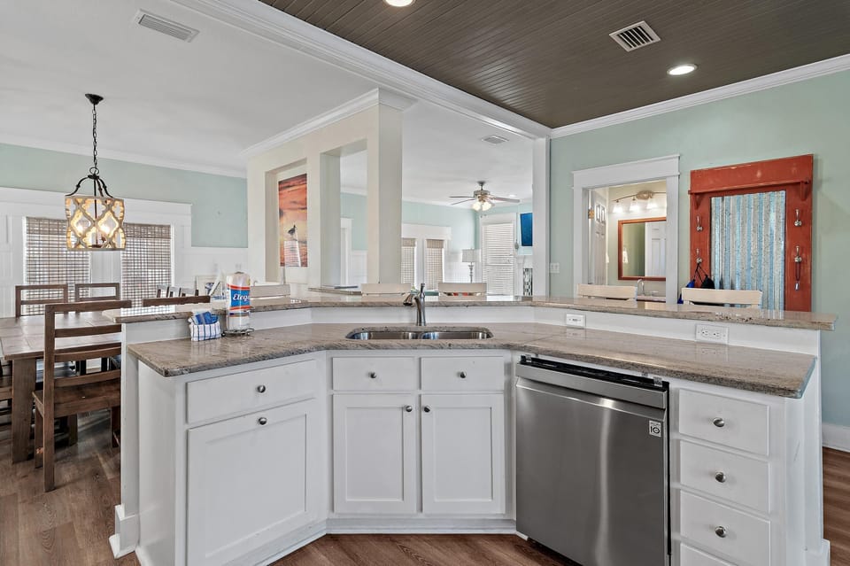 House, Multiple Beds (Cobia Cabana) | Private kitchen