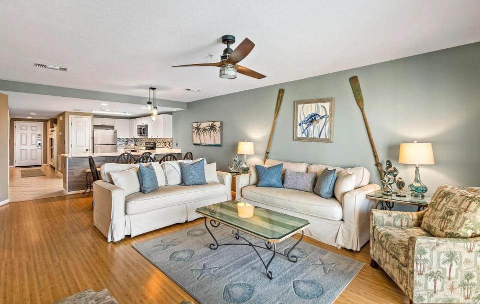 Condo, Multiple Beds (Amalfi Coast 318B) | Living area