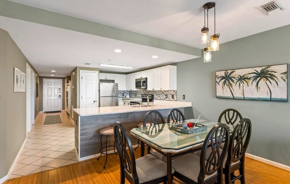 Condo, Multiple Beds (Amalfi Coast 318B) | Dining