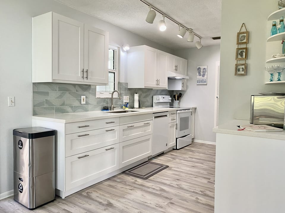 Kitchen complete with all amenities for a delish home cooked meal! 