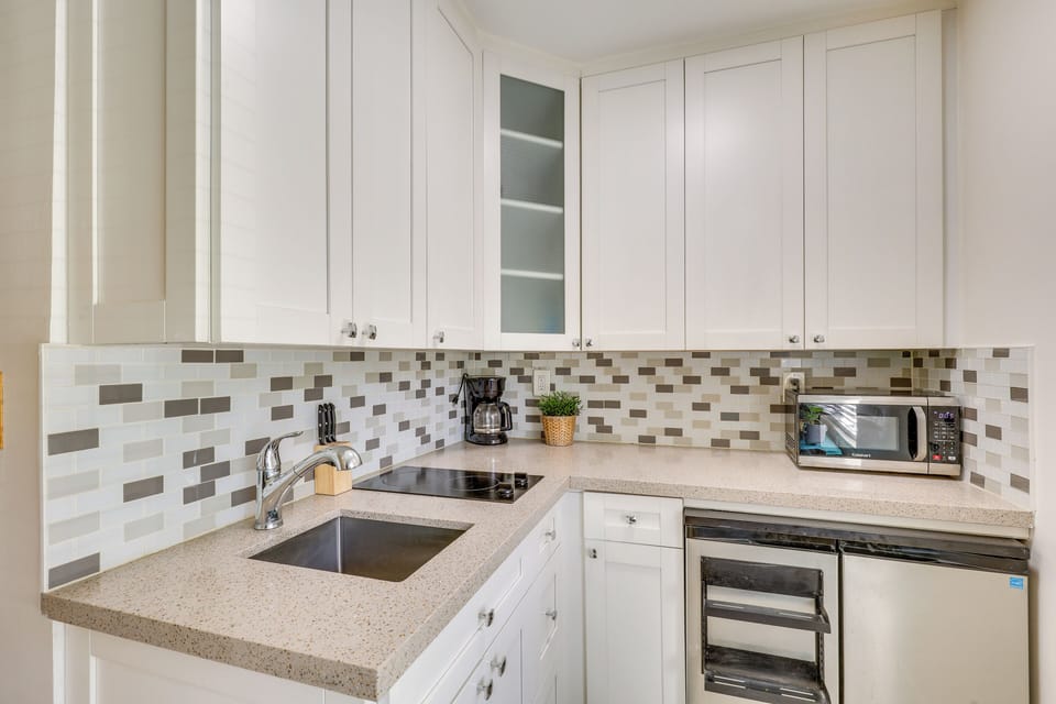 Kitchenette | Drip Coffee Maker | Toaster