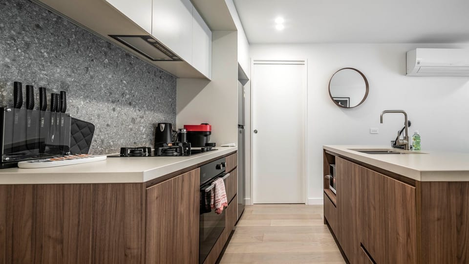 Fully equipped kitchen with sleek appliances and modern finishes.