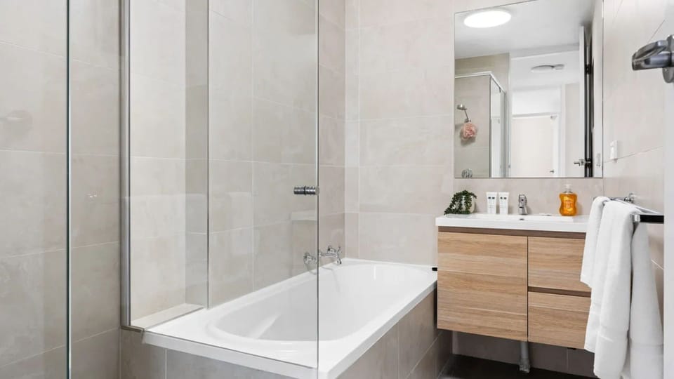 Clean & Modern Bathroom