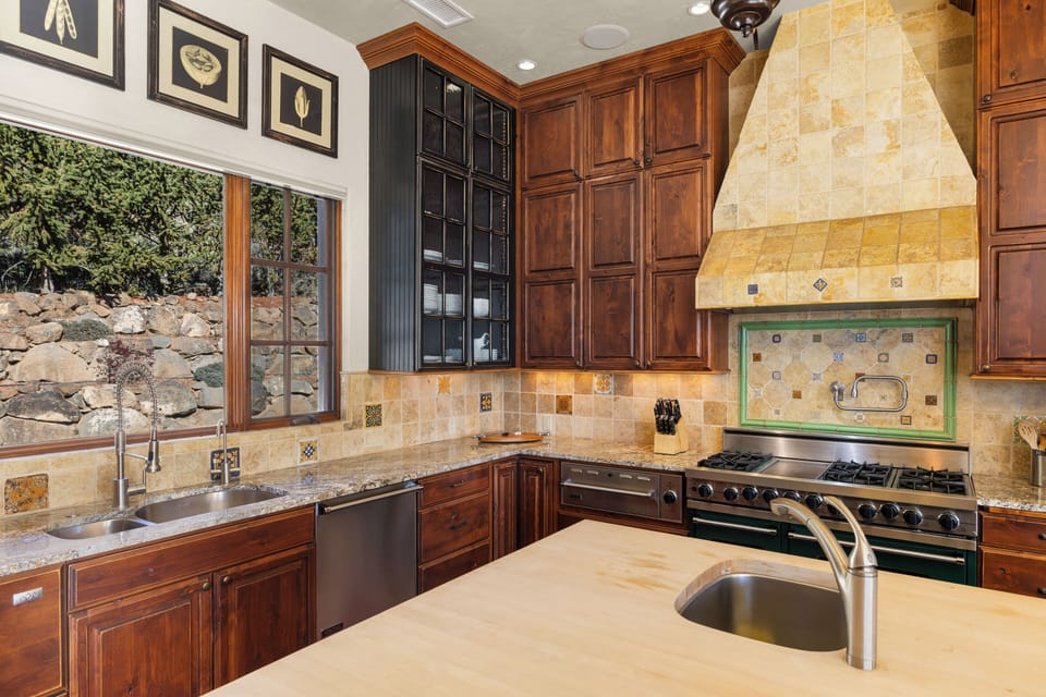 Spacious and fully equipped kitchen.