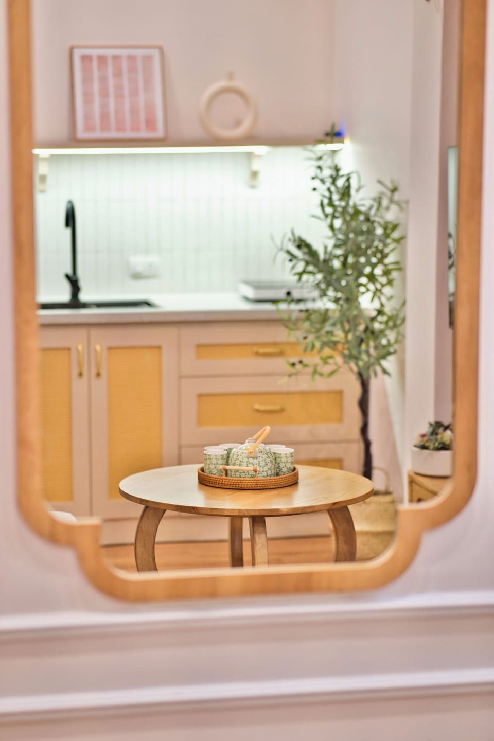 Premium Studio, City View | In-room dining