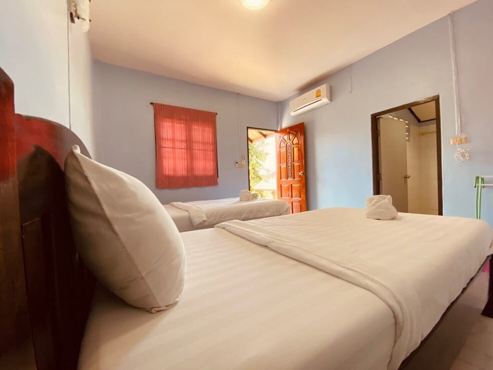Standard Bungalow Twin Bed | Free WiFi