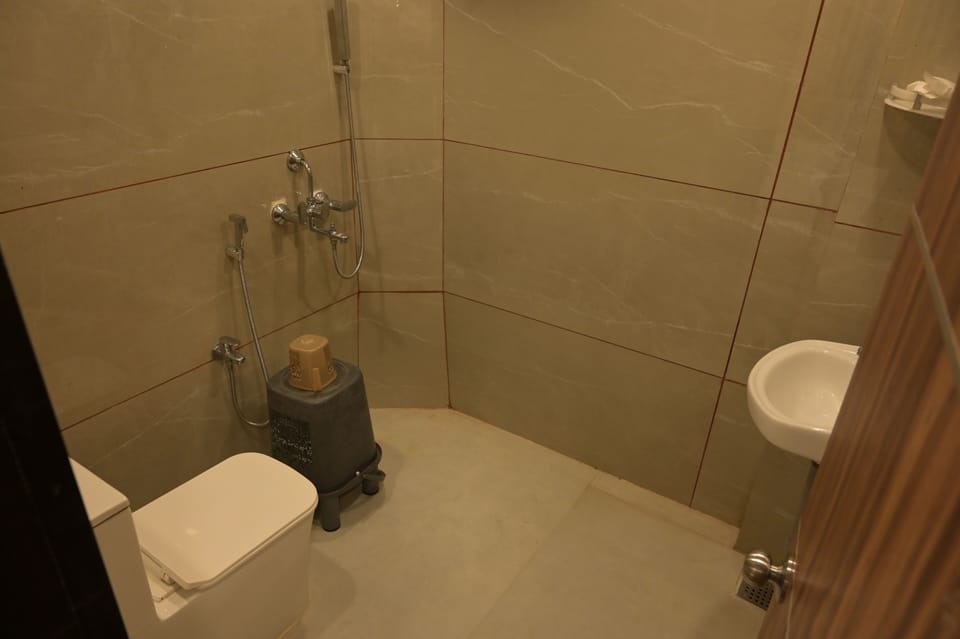 Shower, towels, soap, shampoo