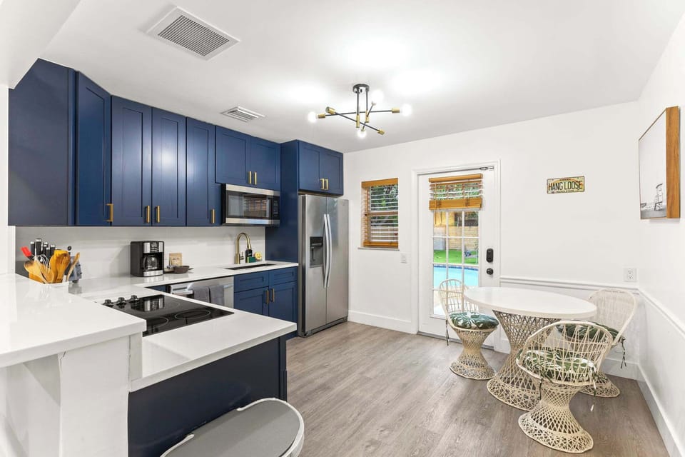 Sure, dining out is fun, but nothing beats your own vacation kitchen! Spacious, stylish, and fully equipped, it’s the perfect recipe for great meals (and even better company).