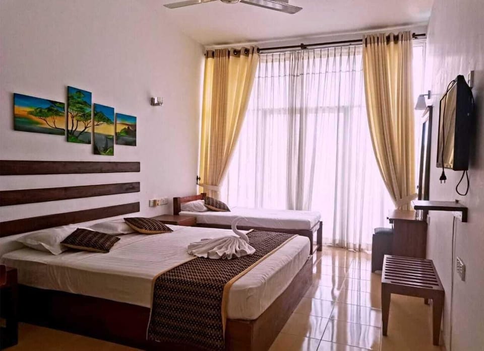Deluxe Double Room, 1 Queen Bed, Balcony, Lake View | Free WiFi