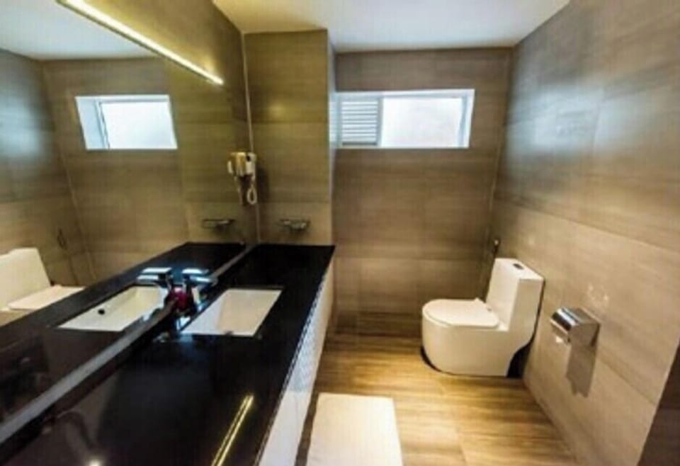 Deluxe Double Room, 1 Queen Bed, Balcony, Lake View | Bathroom | Hair dryer, towels
