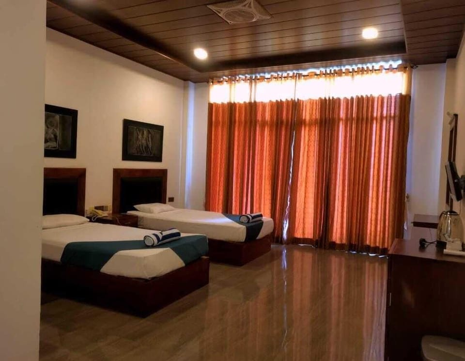 Deluxe Double Room, 1 Queen Bed, Balcony, Lake View | Free WiFi