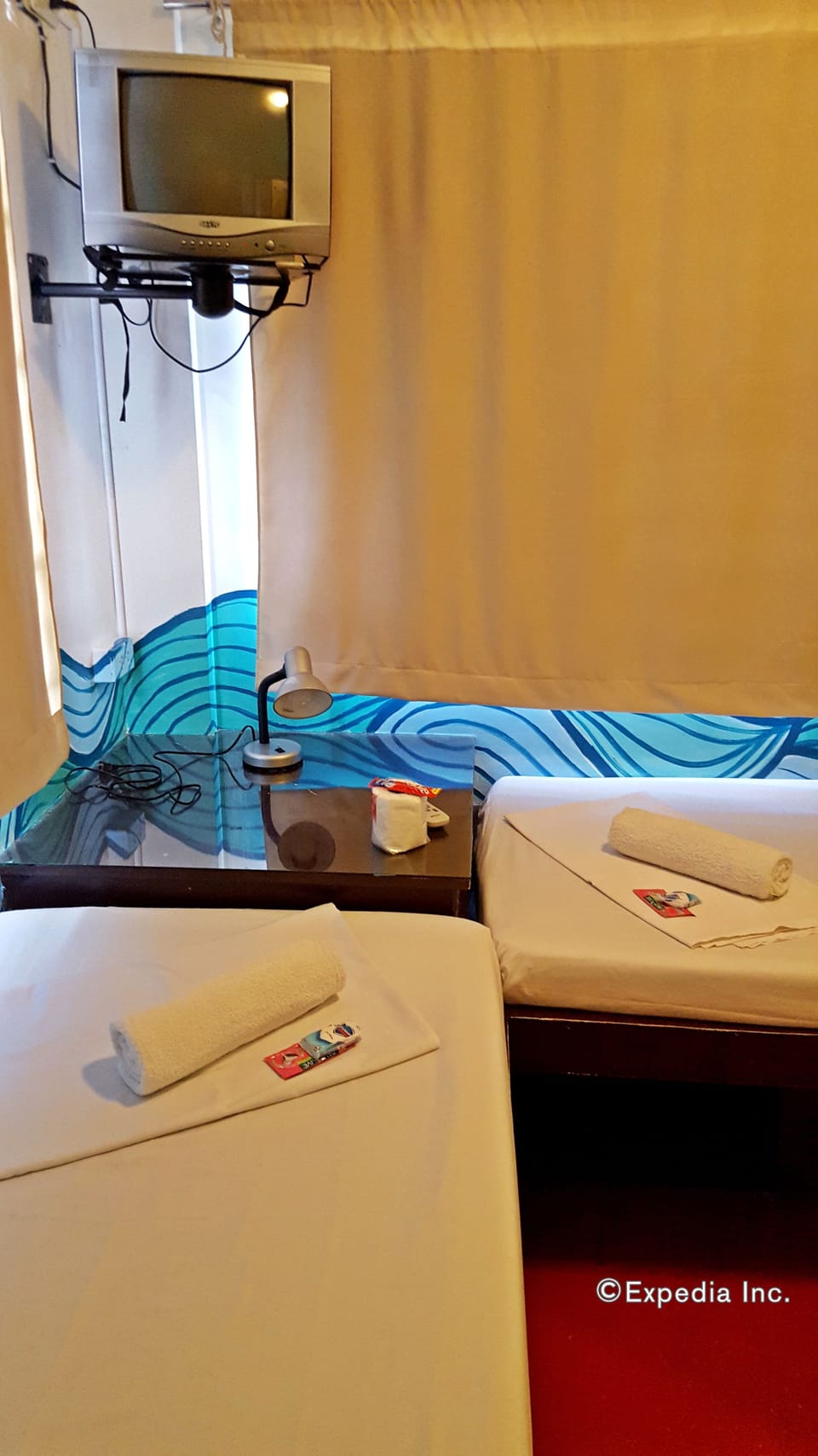 Twin Room | Desk, blackout drapes, free WiFi, bed sheets