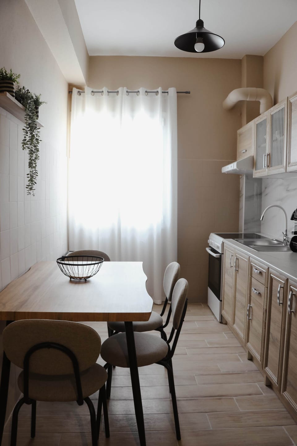Comfort Apartment, City View | Private kitchen | Electric kettle, toaster