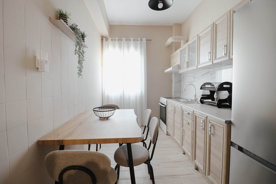 Comfort Apartment, City View | Private kitchen | Electric kettle, toaster