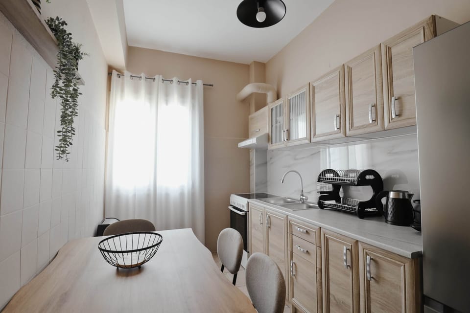 Comfort Apartment, City View | Private kitchen | Electric kettle, toaster