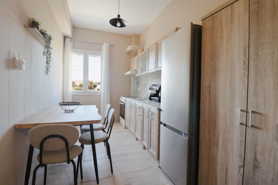 Comfort Apartment, City View | Private kitchen | Electric kettle, toaster