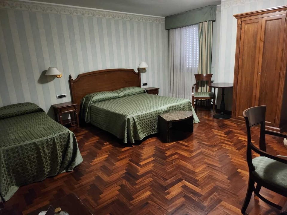 Triple Room | In-room safe, desk, blackout drapes, soundproofing