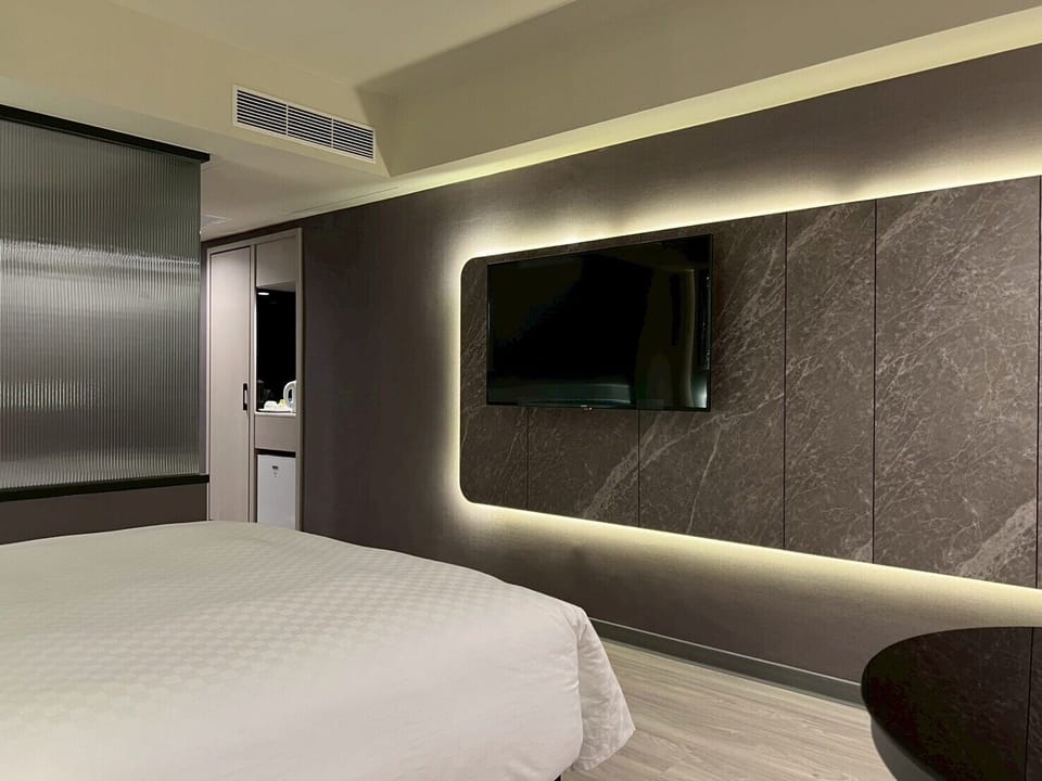 Deluxe Room, 1 Double Bed | Desk, blackout drapes, iron/ironing board, free WiFi