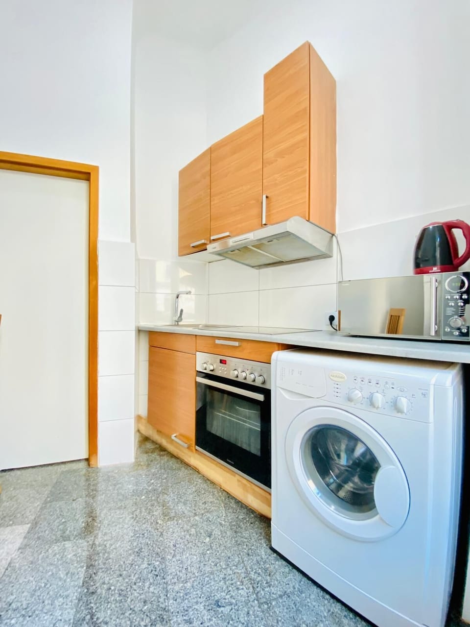 Basic Apartment | Private kitchen | Microwave, oven, stovetop, cookware/dishes/utensils