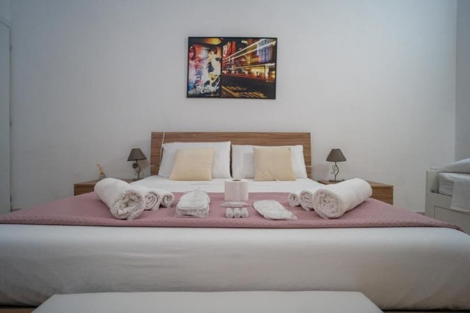 In-room safe, soundproofing, iron/ironing board, free WiFi