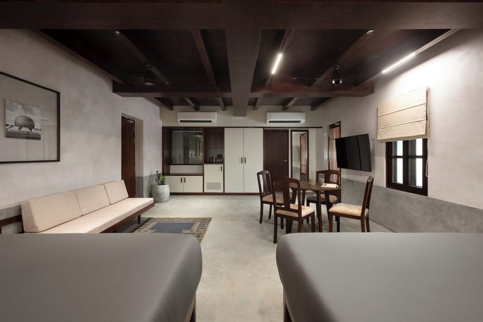 Deluxe Suite, Balcony, City View | Minibar, in-room safe, blackout drapes, iron/ironing board