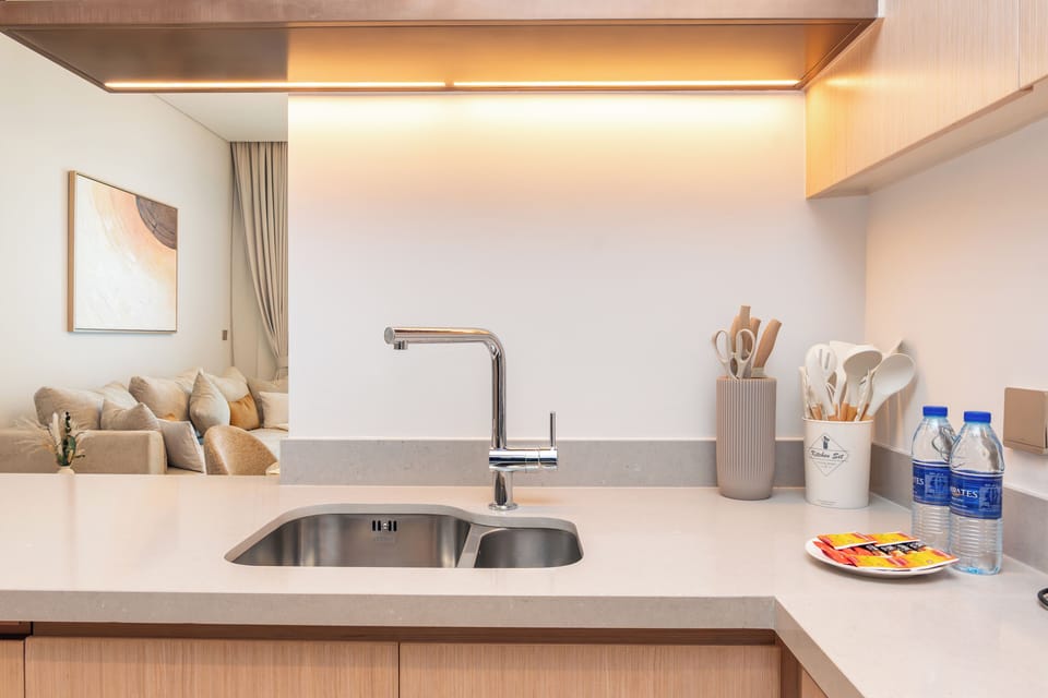 Luxury Apartment, City View | Private kitchen | Full-size fridge, microwave, oven, stovetop